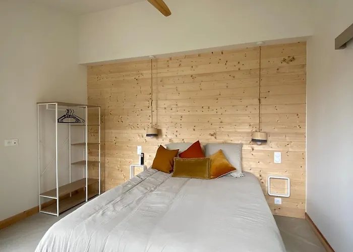 Bineta Villa Boyardville