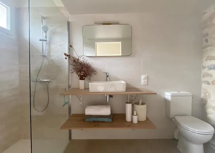 Bineta Villa Boyardville