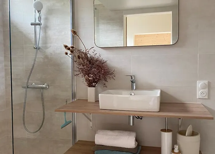 Bineta Villa Boyardville