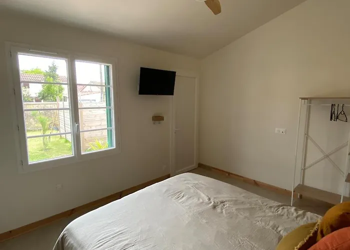 Bineta Villa Boyardville