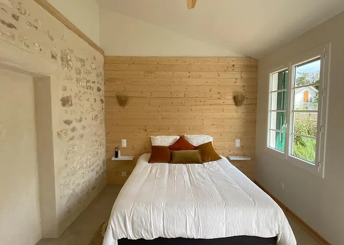 Bineta Villa Boyardville